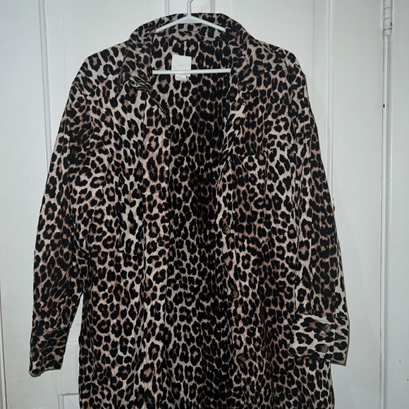 Leopard button up - Picture 2 of 3